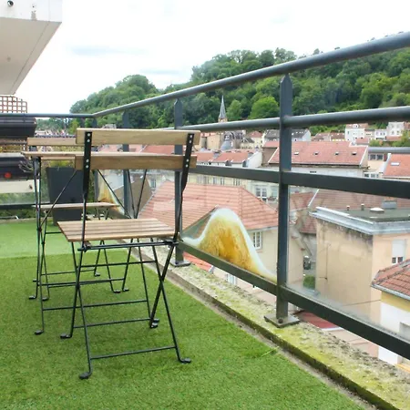 Theskyfall , Cosy Appartement, Terrasse & Parking דירה