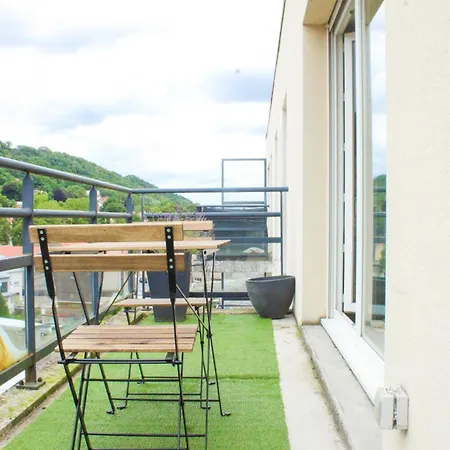 Theskyfall , Cosy Appartement, Terrasse & Parking דירה *