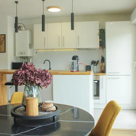 Theskyfall , Cosy Appartement, Terrasse & Parking *