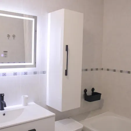 Lejlighed Theskyfall , Cosy Appartement, Terrasse & Parking Longwy