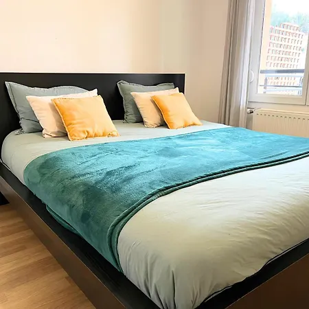 Theskyfall , Cosy Appartement, Terrasse & Parking דירה לונווי