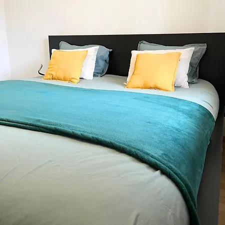 דירה Theskyfall , Cosy Appartement, Terrasse & Parking לונווי