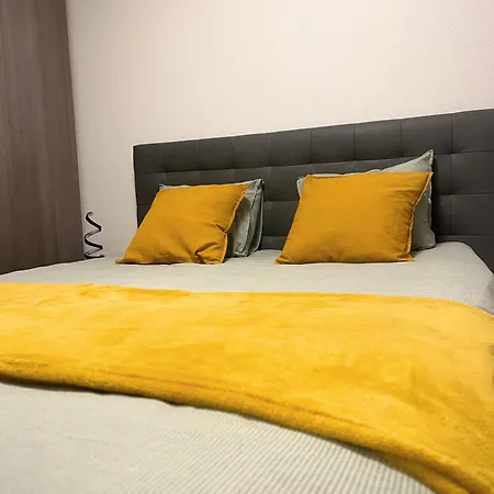 Theskyfall , Cosy Appartement, Terrasse & Parking * Longwy