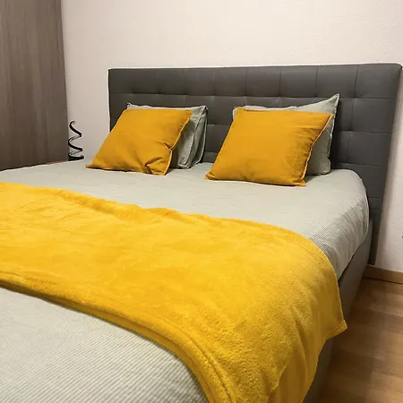 Theskyfall , Cosy Appartement, Terrasse & Parking דירה *